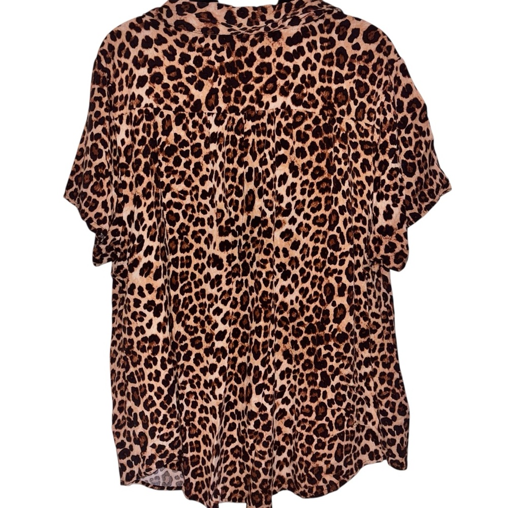 Torrid Leopard Print Women's Button Up Blouse Size 2